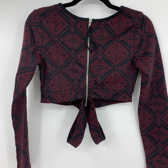 Kendall and Kylie crop top XS embroidery - Picture 2 of 7